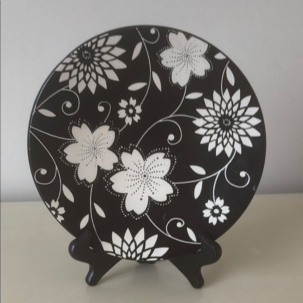 Black and White Floral Decorative Plate
